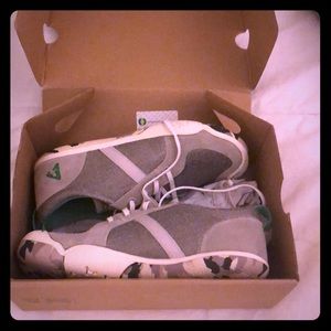 New in box! Youth size 3 Plae sneakers
